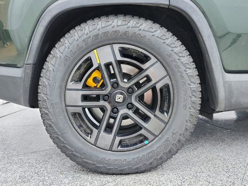 Used 2023 Rivian R1S Adventure image 13