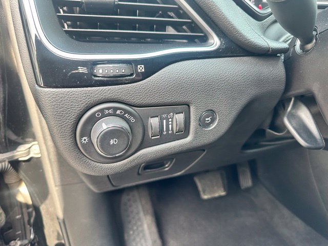 Used 2020 Jeep Cherokee Latitude Plus AWD/4WD image 29