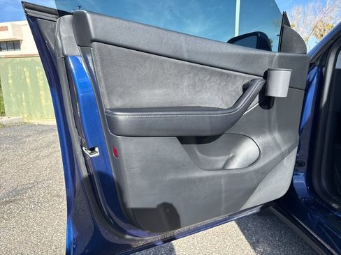 Used 2022 Tesla Model Y Performance image 27