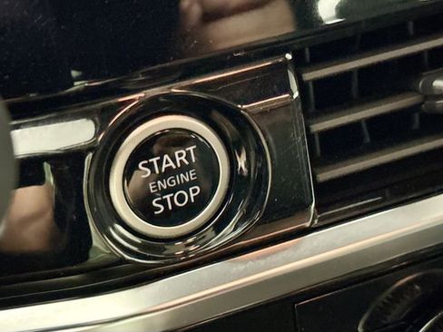 Used 2023 Nissan Pathfinder Platinum image 9