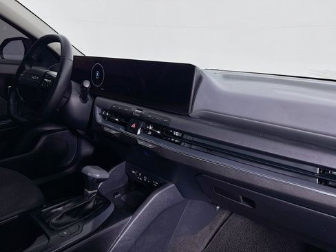 Used 2025 Kia K4 EX image 29