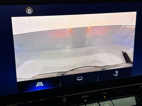 Used 2023 Chevrolet Colorado W/T image 17