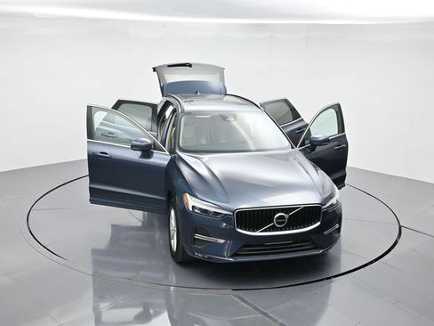 Used 2022 Volvo XC60 B5 Momentum image 43