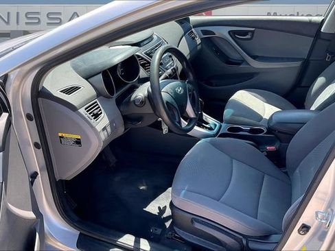 Used 2014 Hyundai Elantra SE FWD image 17