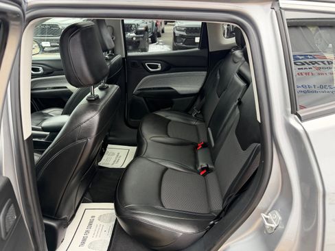 Used 2022 Jeep Compass Latitude w/ Sun and Sound Group image 10