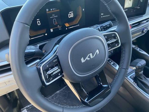 Certified 2025 Kia Sorento S FWD image 21