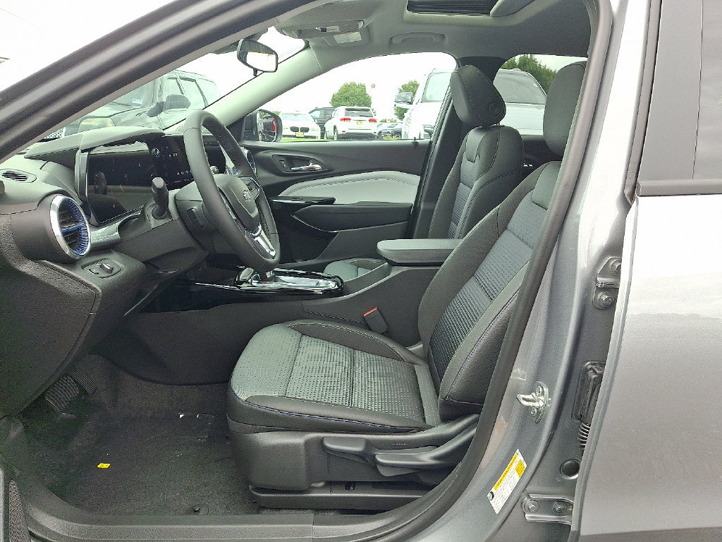 New 2026 Chevrolet Trax LT w/ Sunroof Package FWD image 6