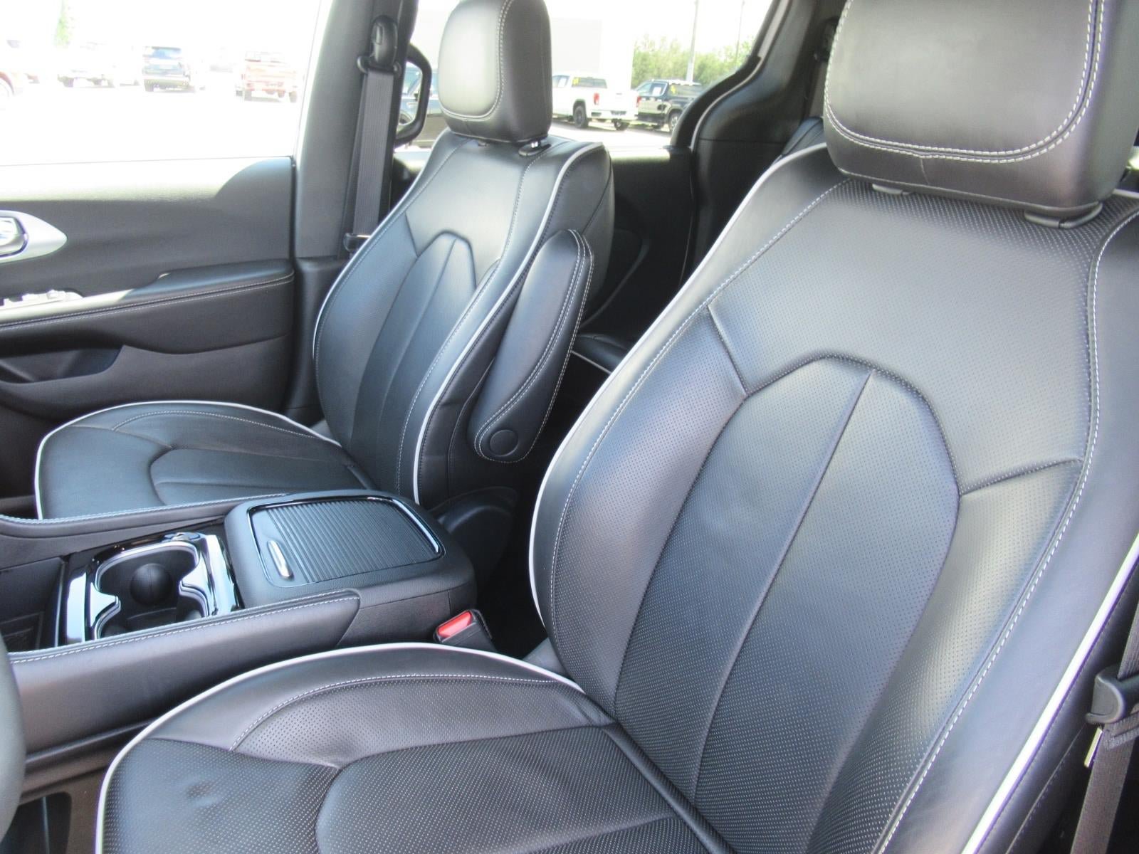 Used 2026 Chrysler Pacifica Limited FWD image 20
