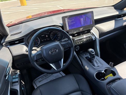 Used 2024 Toyota Venza Nightshade AWD/4WD image 10