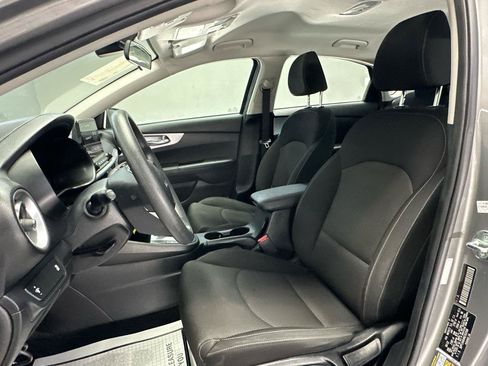 Used 2022 Kia Forte LXS FWD image 17