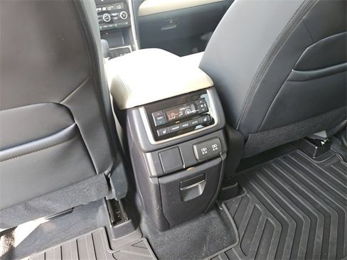 Used 2022 Subaru Ascent Limited image 14