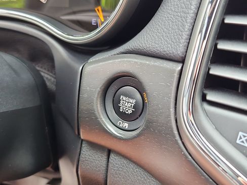 Used 2017 Jeep Grand Cherokee Altitude AWD/4WD image 17
