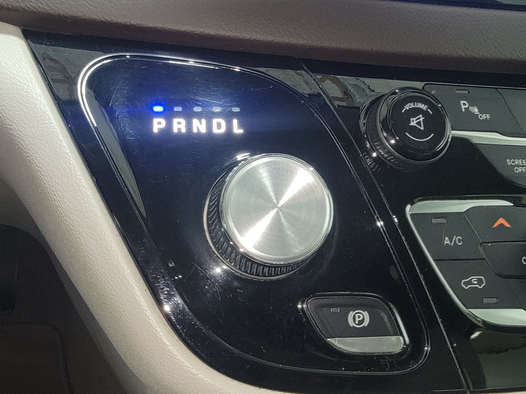 Used 2017 Chrysler Pacifica Touring-L FWD image 22