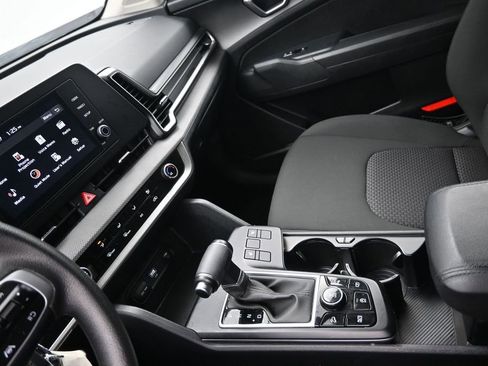 Used 2025 Kia Sportage LX AWD/4WD image 20