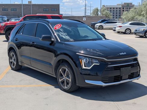 Certified 2024 Kia Niro EX FWD image 7
