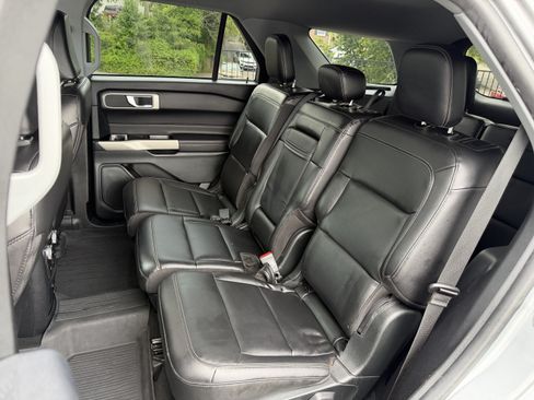 Used 2023 Ford Explorer XLT w/ Equipment Group 202A RWD image 31