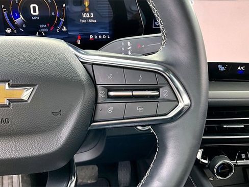 Used 2025 Chevrolet Traverse LT image 12