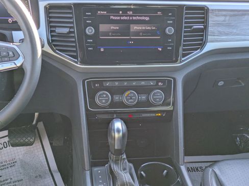 Used 2022 Volkswagen Atlas Cross Sport SE image 18