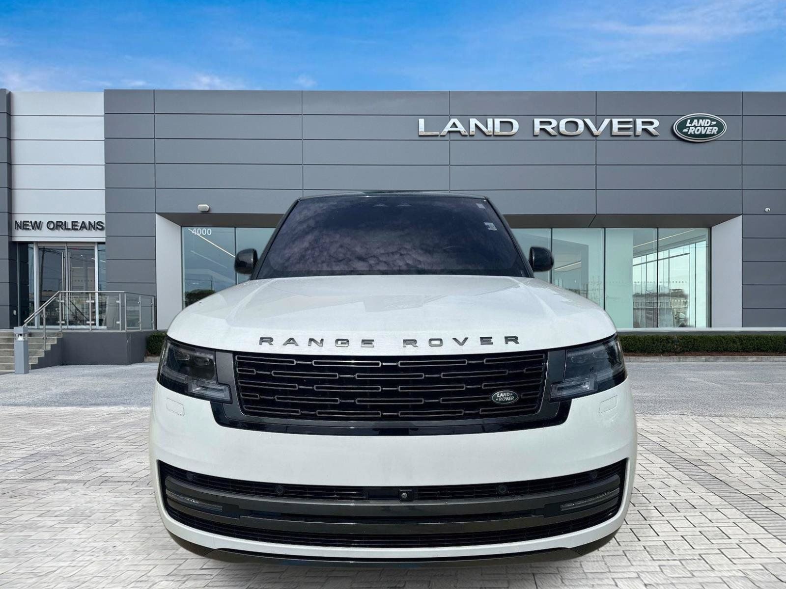 Used 2023 Land Rover Range Rover SE AWD/4WD image 2
