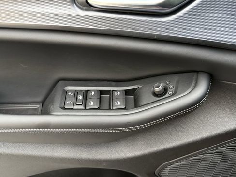 New 2025 Jeep Grand Cherokee Altitude image 19