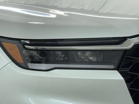 Used 2025 Honda Pilot Elite image 35