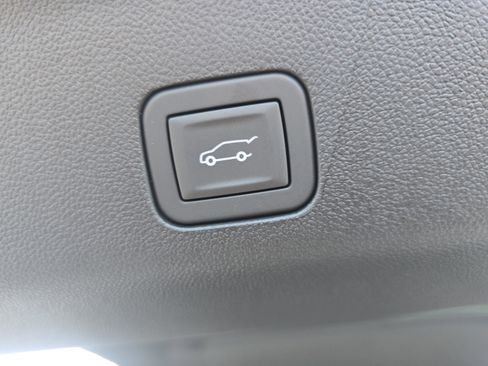 New 2025 Chevrolet Suburban Premier image 21