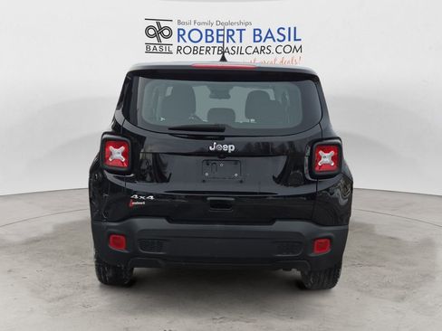 Used 2023 Jeep Renegade Latitude image 4