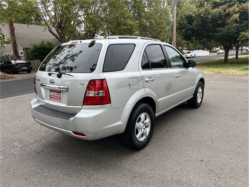 Used 2008 Kia Sorento 2WD image 7
