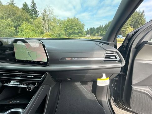 New 2025 Chevrolet Traverse LT w/ Driver Confidence Package image 28