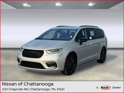 Used 2024 Chrysler Pacifica Touring-L w/ S Appearance Package