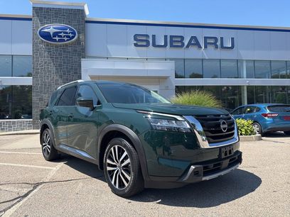 Used 2024 Nissan Pathfinder Platinum w/ Cargo Package