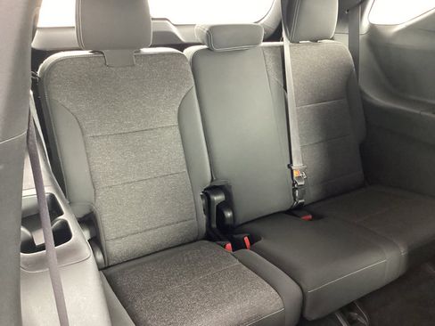 Used 2024 Chevrolet Traverse LT FWD image 22