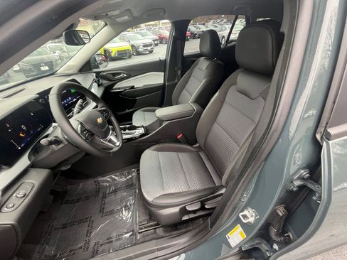 Used 2025 Chevrolet Trax LT w/ LT Convenience Package image 30