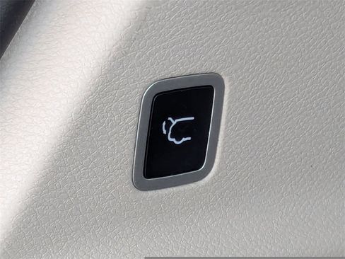 Used 2022 Chrysler Pacifica Touring-L image 14