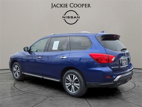 Used 2019 Nissan Pathfinder SV image 3