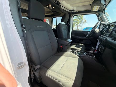 Used 2020 Jeep Wrangler Unlimited Sahara w/ Cold Weather Group AWD/4WD image 32