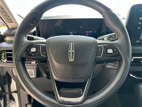 Used 2025 Lincoln Aviator AWD image 30