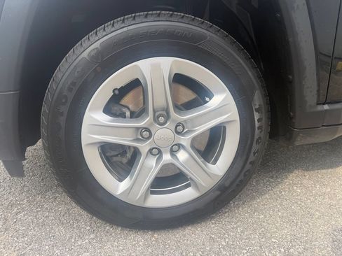 Used 2023 Jeep Compass Latitude AWD/4WD image 10