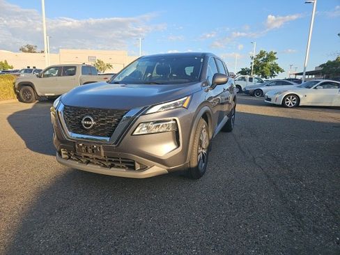 Used 2023 Nissan Rogue SV image 1