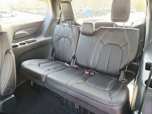 New 2026 Chrysler Pacifica Select FWD image 15