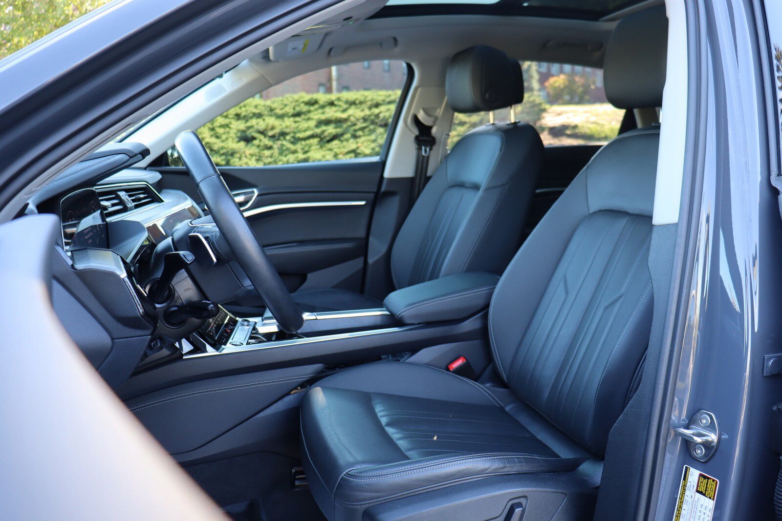 Used 2024 Audi Q8 e-tron Premium Plus AWD/4WD image 12