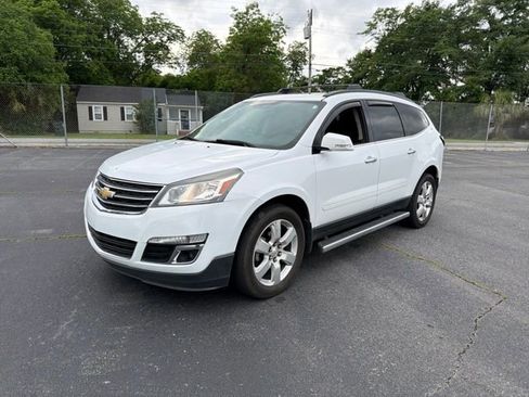 Used 2017 Chevrolet Traverse LT w/ Style and Technology Package FWD image 1