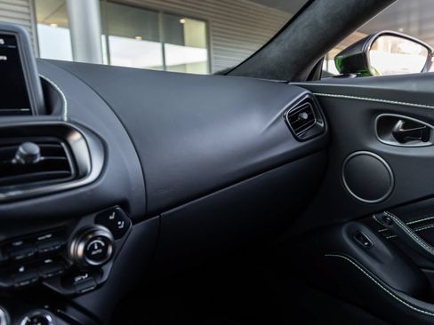 Used 2022 Aston Martin V8 Vantage Coupe RWD image 33