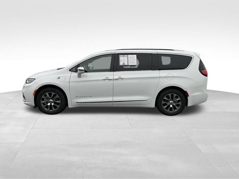 Used 2024 Chrysler Pacifica Pinnacle image 4