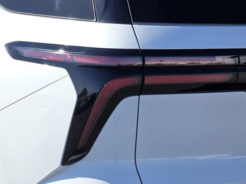 New 2025 Chevrolet Traverse LT w/ Driver Confidence Package image 12