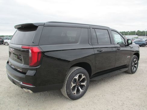 New 2026 GMC Yukon XL AT4 AWD/4WD image 4