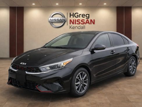 Used 2023 Kia Forte LXS w/ LXS Technology Package FWD image 3