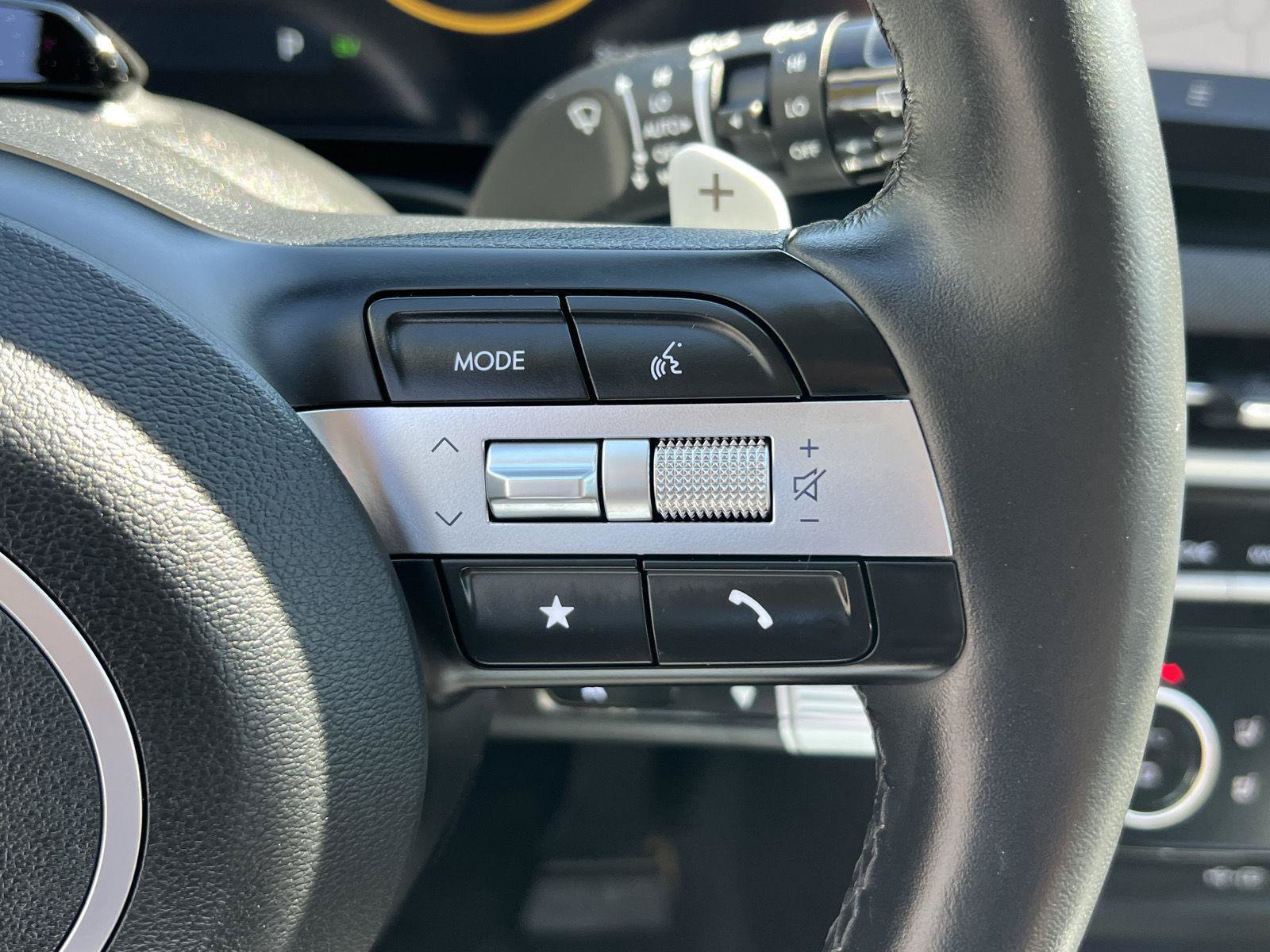 Certified 2025 Hyundai Tucson Limited AWD/4WD image 32