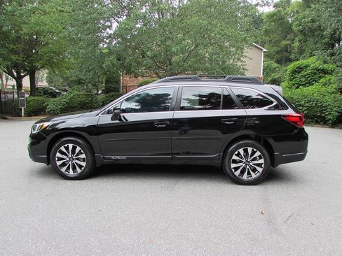 Used 2016 Subaru Outback 2.5i Limited AWD/4WD image 3
