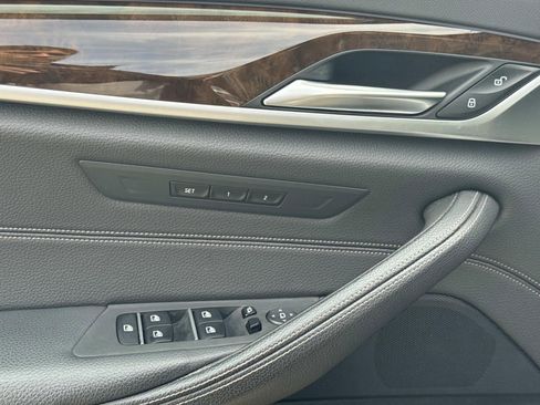 Used 2020 BMW 530i xDrive w/ Convenience Package image 18